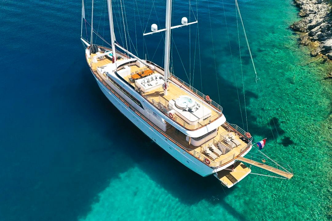 Love Story Luxury Yacht | SailChecker.com