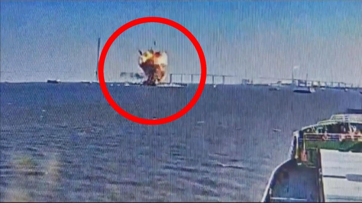 Korean tanker ship explodes while sailing on Chinese river