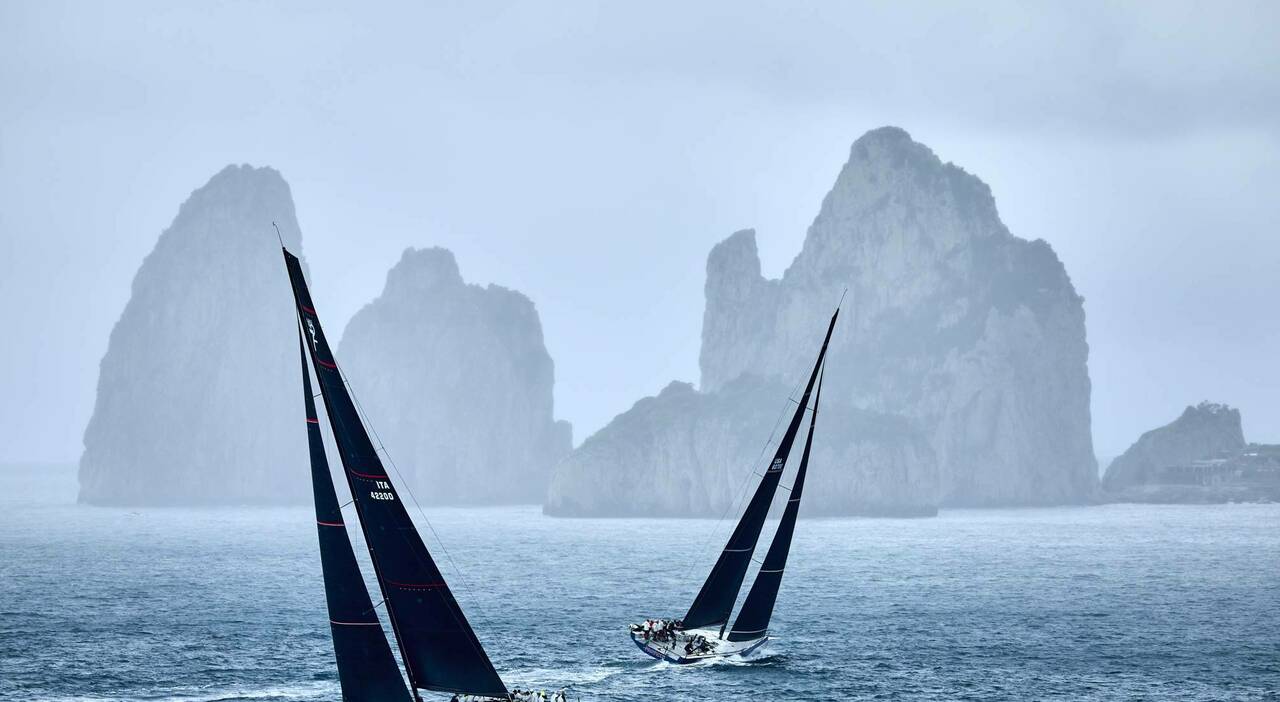 A Sailing Spectacle in the Gulf of Naples